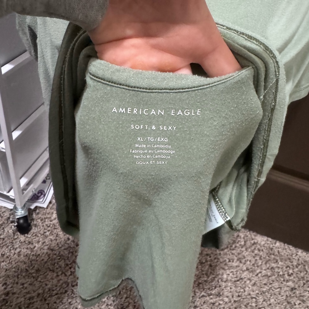 American Eagle Top - Picture 4 of 4